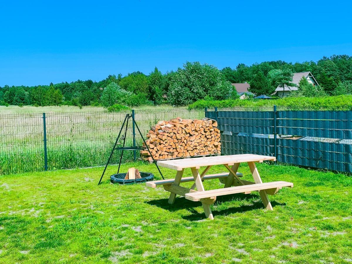 Slonce I Woda Domki Caloroczne, Klimatyzacja, Podgrzewany Basen, Bezplatny Parking Łeba Esterno foto